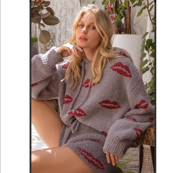 Desired Collection Sweaters - BERBER Cozy Lips Hooded Pullover